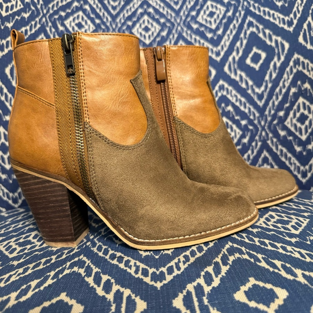 REBELS Western Cowgirl Double Zip Ankle Boots, Size 6